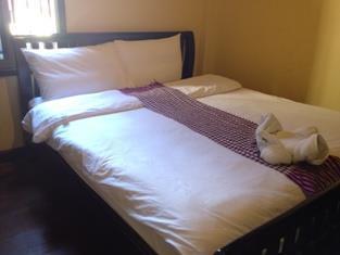 לואנג פרבאנג Central Backpacker Hostel מראה חיצוני תמונה