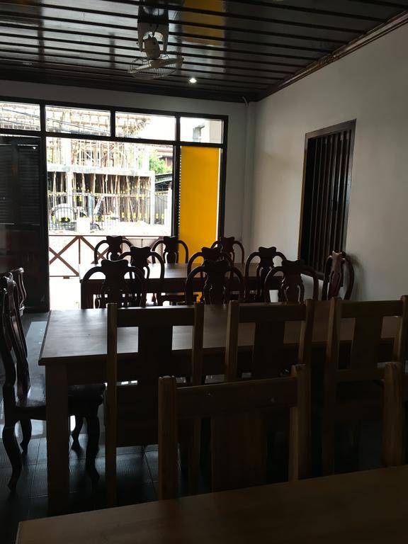 לואנג פרבאנג Central Backpacker Hostel מראה חיצוני תמונה